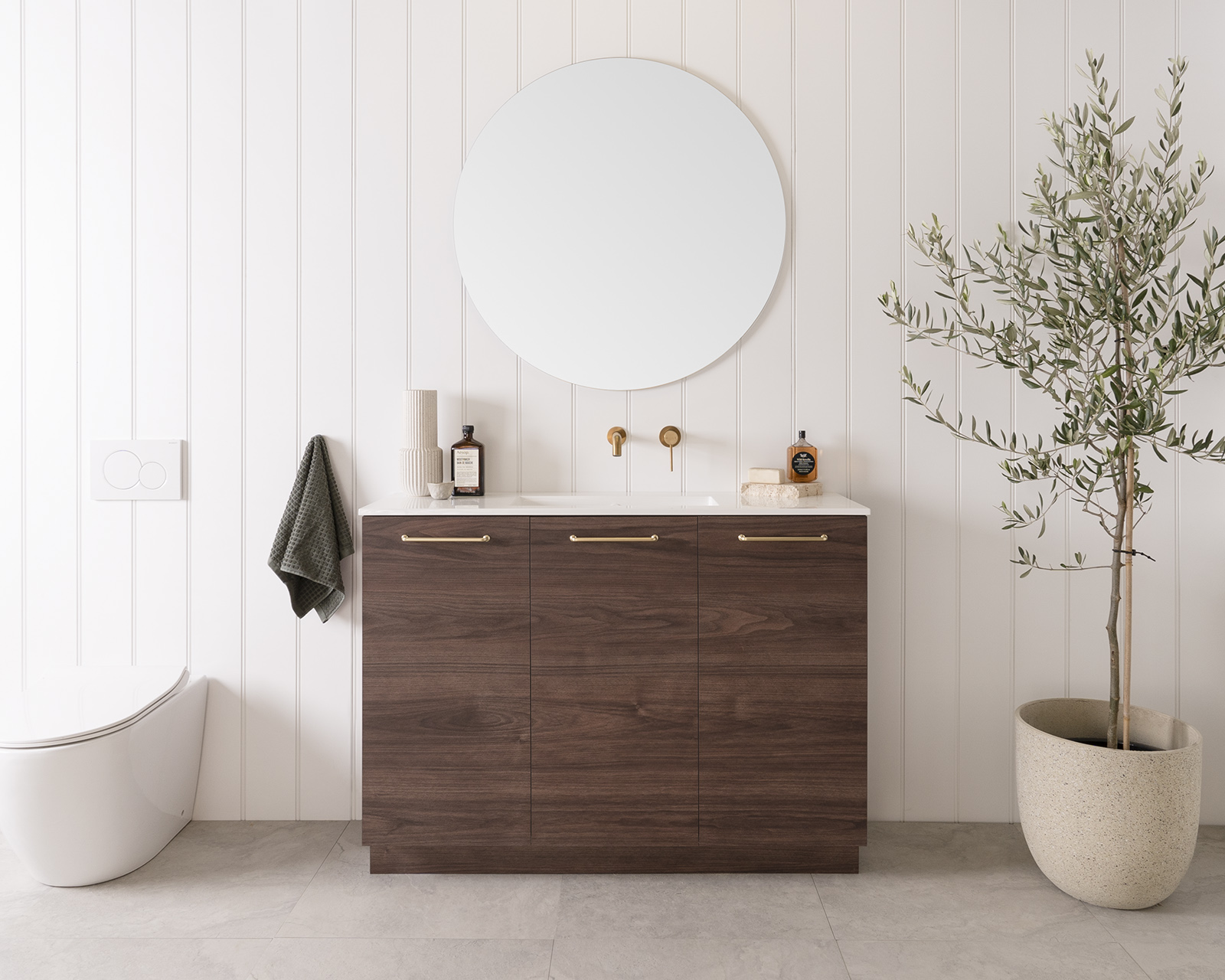 Glacier EN All Door Trio 1200 Rojo Walnut CM Top Front 4X5 Web