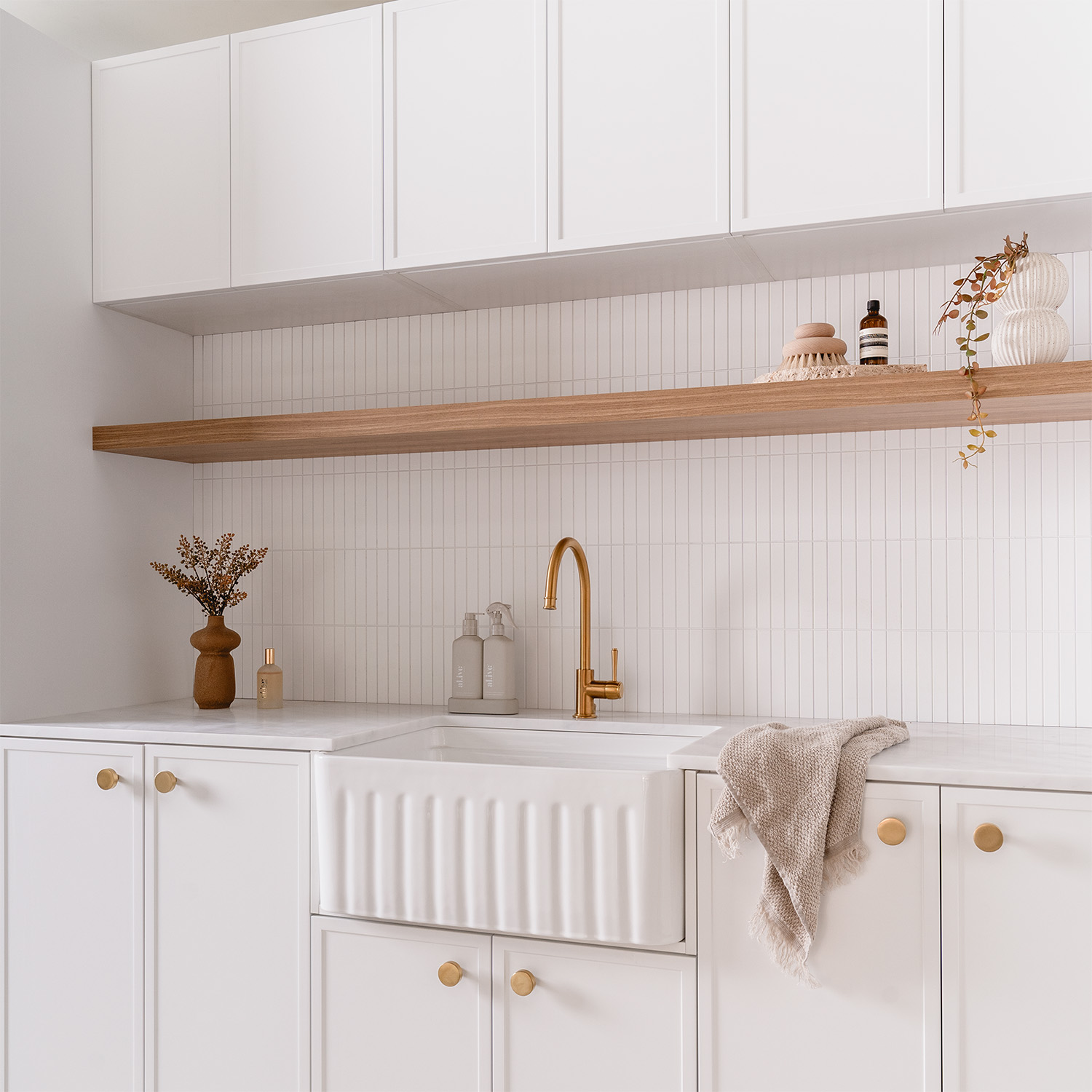 Classic Shallow Shaker 20 White Carrara 04 1X1 Web