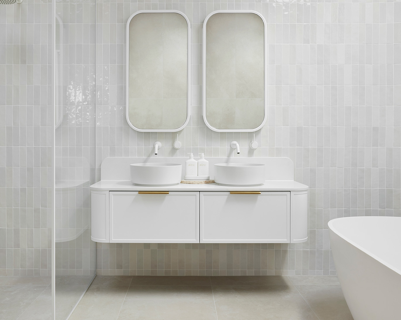 230717 Thedesignduo 171 Flo 1500 Dbl Ultra White 4X5 Web (1)