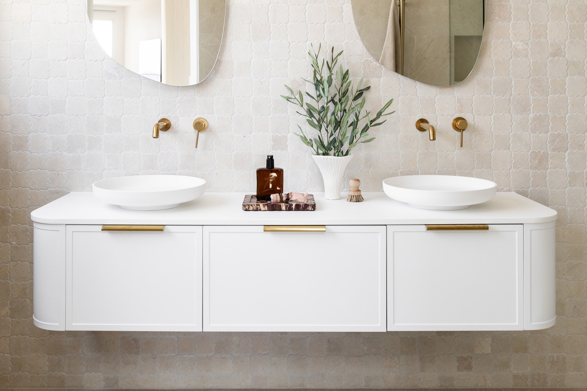 230717 Thedesignduo 171 Flo 1500 Dbl Ultra White 4X5 Web (1)