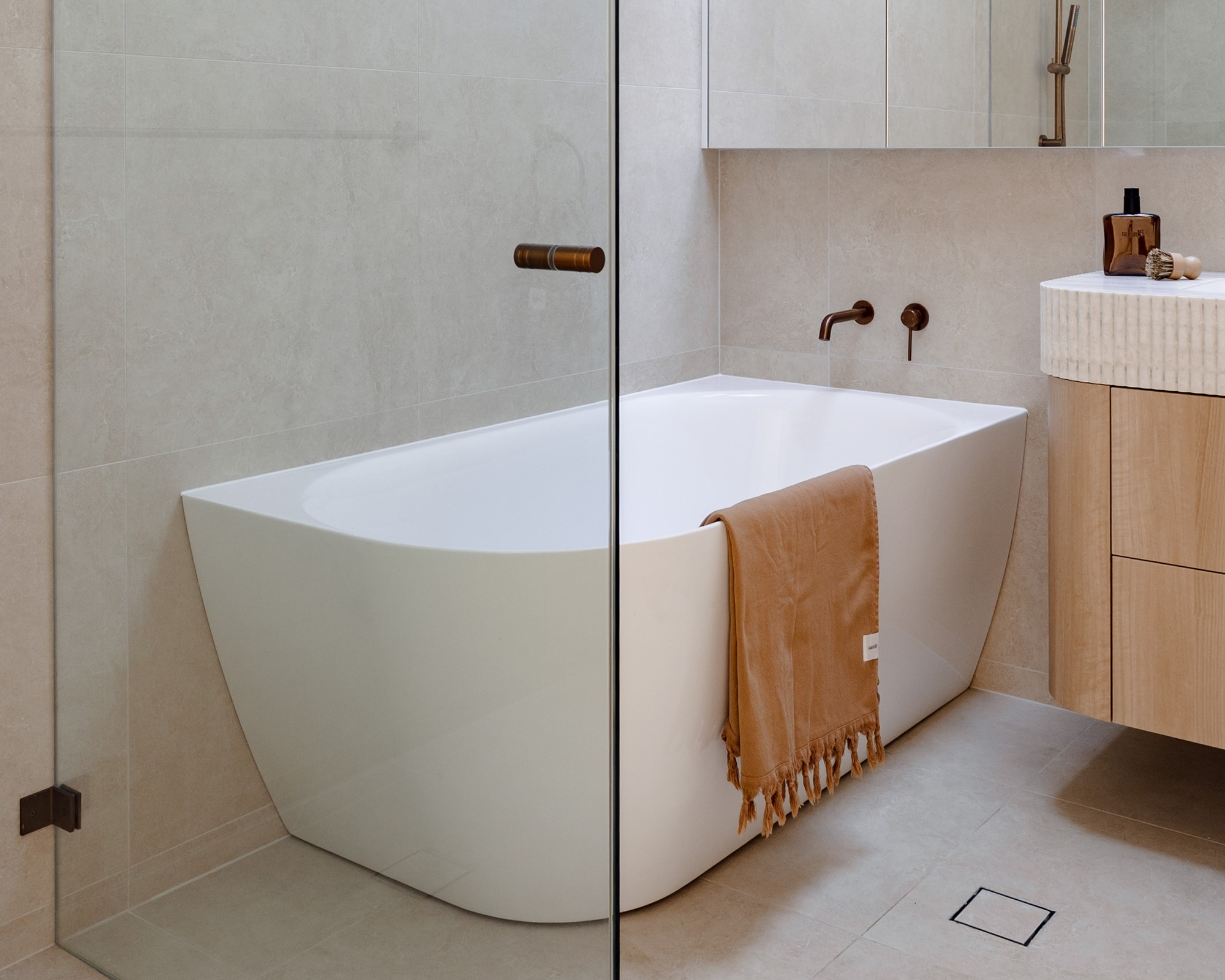 Glacier Corner Bath