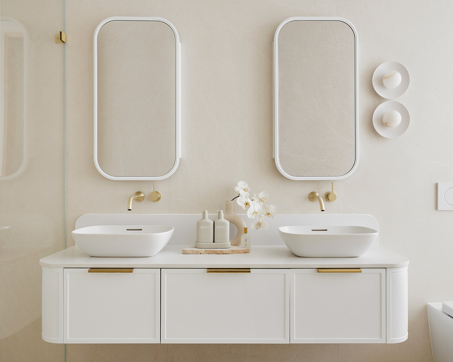 230717 Thedesignduo 185 Master Ensuite Crop Web